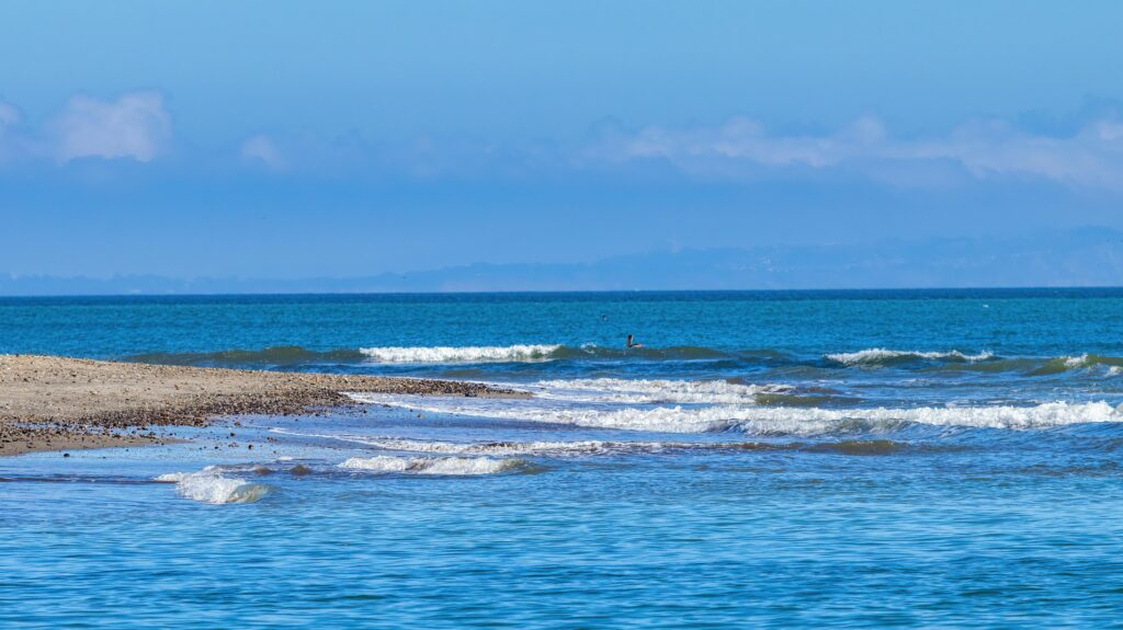 Peaceful coastal shoreline near San Juan Capistrano representing healing and recovery at a drug rehab in San Juan Capistrano with calming ocean views and supportive wellness surroundings.